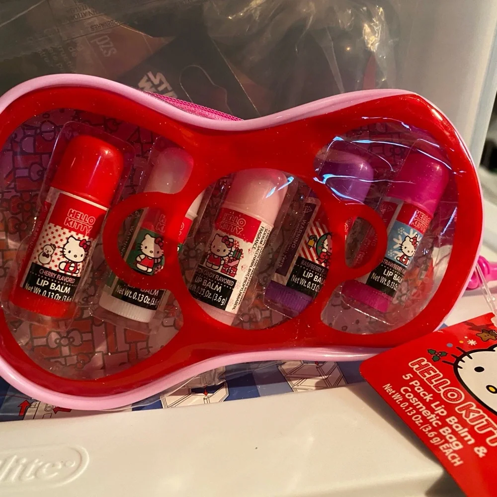 Bundle lot of girls strawberry shortcake, Smurf, Minnie Mouse, hello kitty,